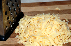 натереть твердый сыр  для рецепта куриные грудки фаршированное куриное филе